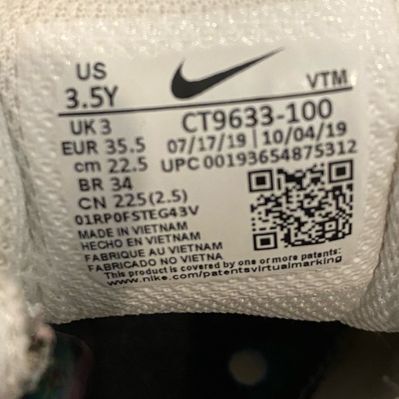 White and mixed colors, 270 nike react shoes 3.5 size ￼good condition - Picture 2 of 8